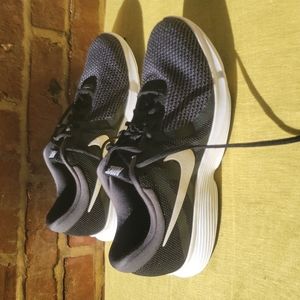 Nike REVOLUTION Men's Running Shoes, Size 11